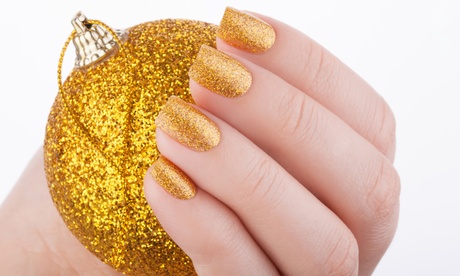 Una o 3 manicure o pedicure con smalto semipermanente, al centro Estetica La Fenice (sconto fino a 64%)