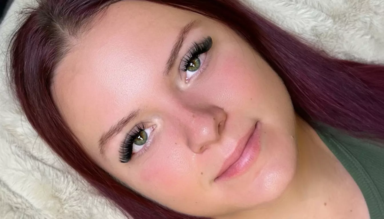 Transform Your Look & Up to 55% Off on Full Set of Classic, Hybrid, or Volume Eyelash Extensions at Casa Diosa - Primary Image