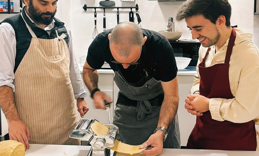 Image 3: ¡Aprende a cocinar! La buena paella o la cocina italiana a tu alcance