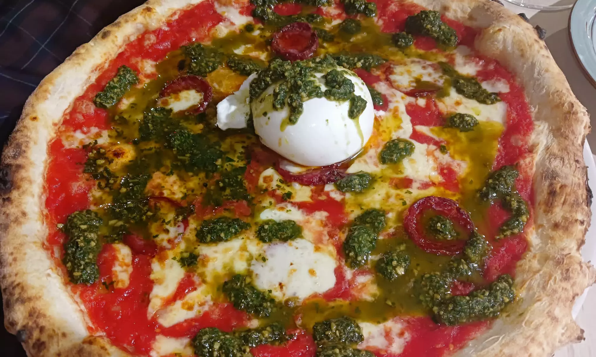 Menú con degustación de entrantes, principal, bebida y postre