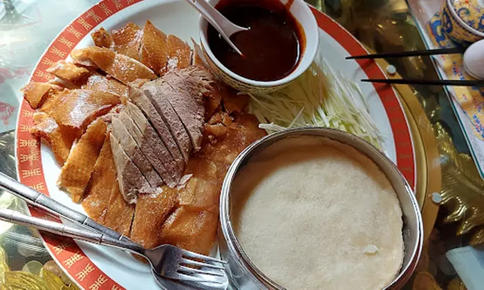 Peking-Ente serviert als 4-Gänge-Menü inkl. Aperitif für 4 Personen