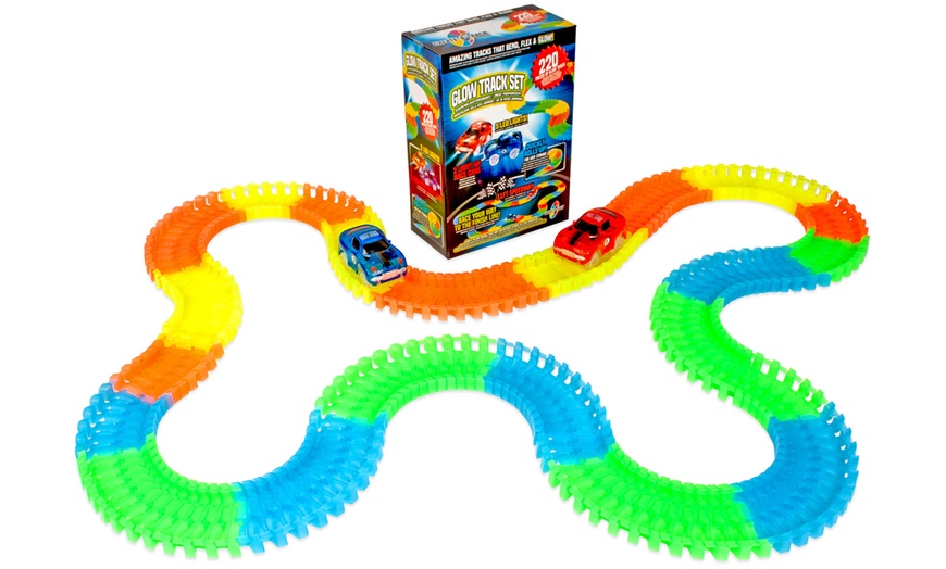 Image 2: 220-Piece Glow Track Construction Set