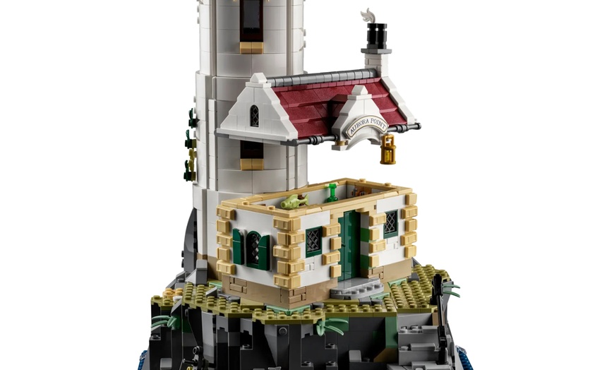 Image 3: LEGO Ideas Motorised Lighthouse 21335