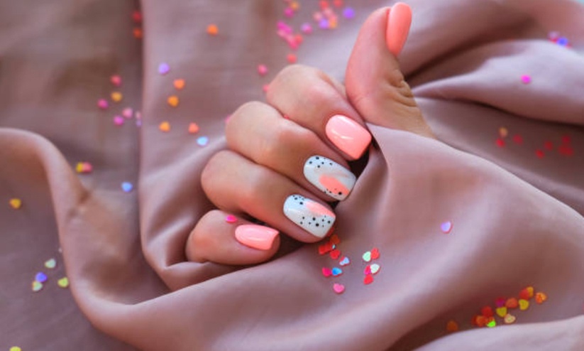 1 o 2 sesiones de manicura y pedicura semipermanente para 1 persona