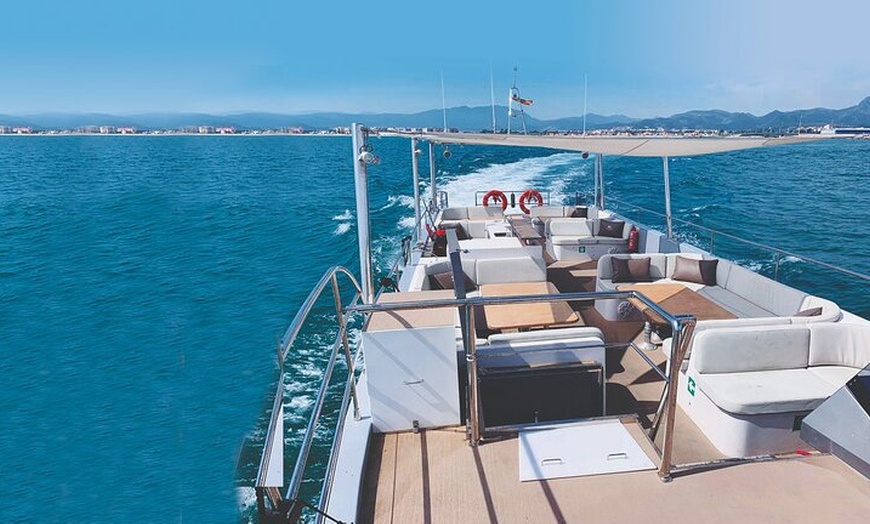 Image 10: Salida en catamarán con degustación de mejillones y una bebida para 1