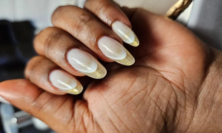 Image 2: Beauté des mains avec pose de vernis ou pose de popits