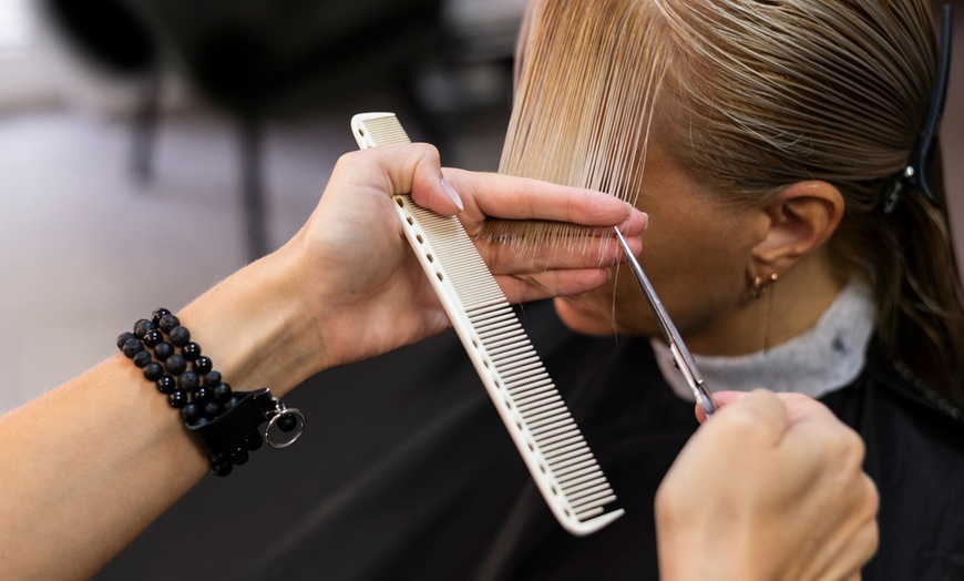 Image 6: Lavado, corte de puntas y secado con opción a tinte, mechas o ambas