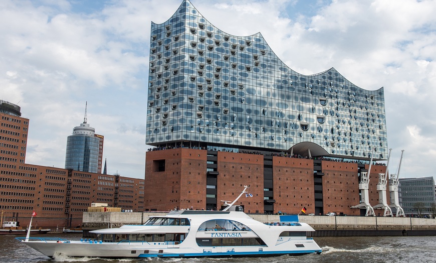 Image 7: 60 Min. Hafenrundfahrt an Elbphilharmonie vorbei für 2, 4 oder 6 Pers.