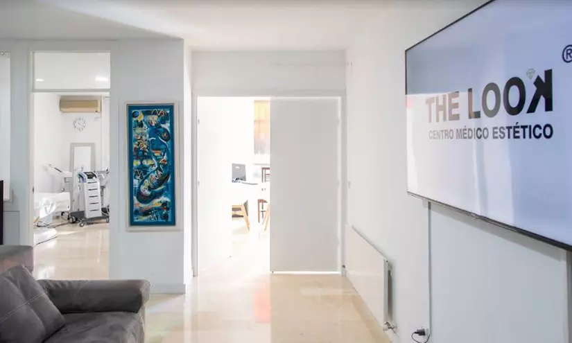 Limpieza facial con máscara LED