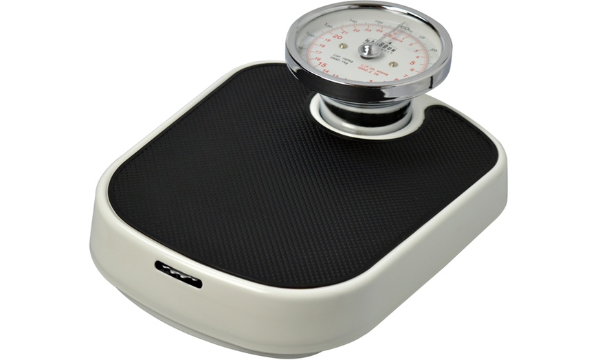 Image 9: Retro Style Bathroom Scale