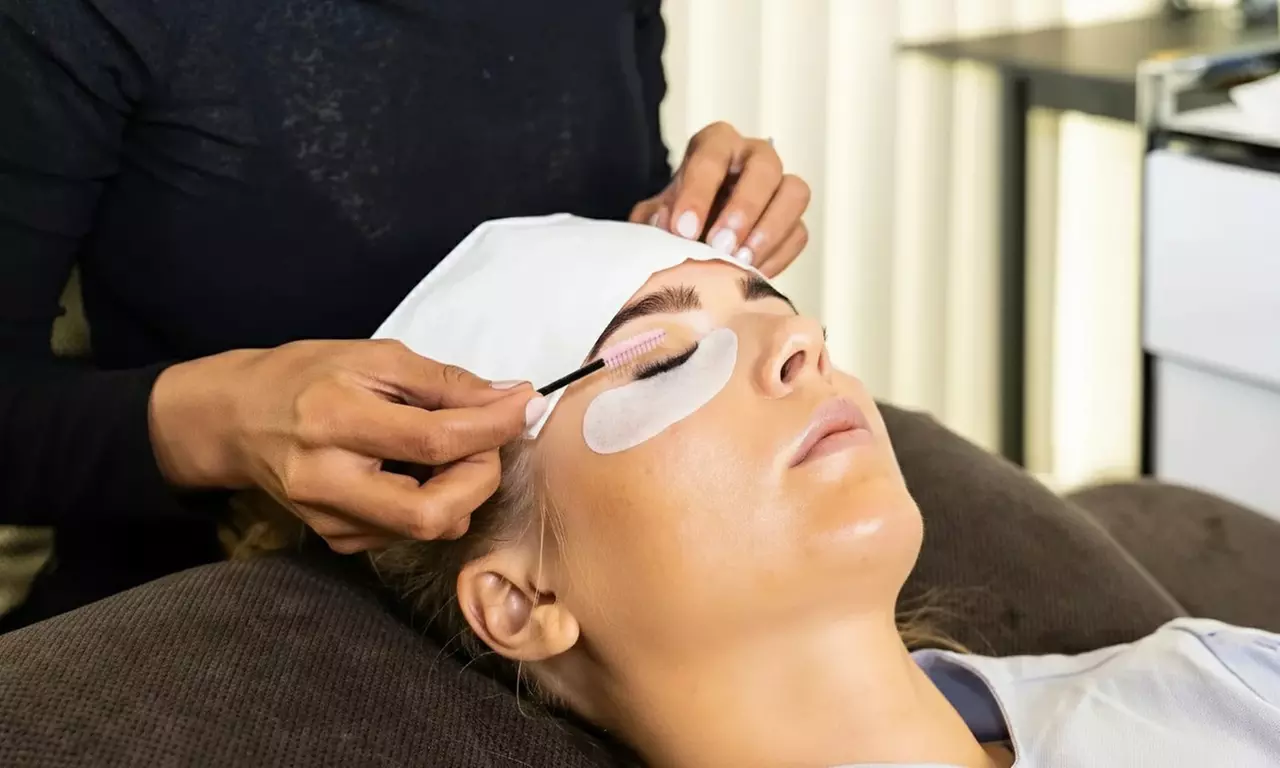 Brow Tint, Design Shaping & Tint or Natural Classic Full Set