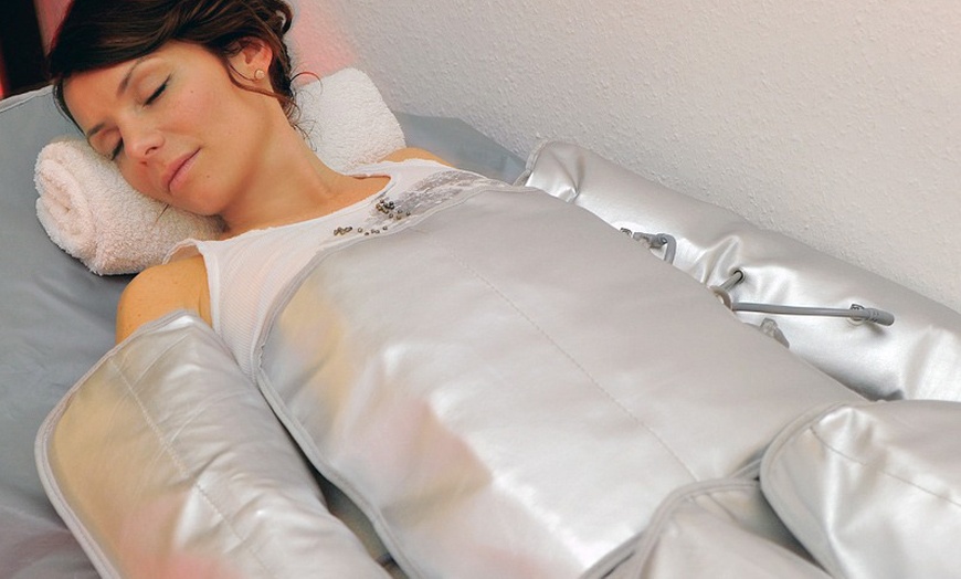 Image 5: 1 od. 2x 30 Min. Lymphdrainage & 30 Min. Spa Kapsel, inkl. Heißgetränk