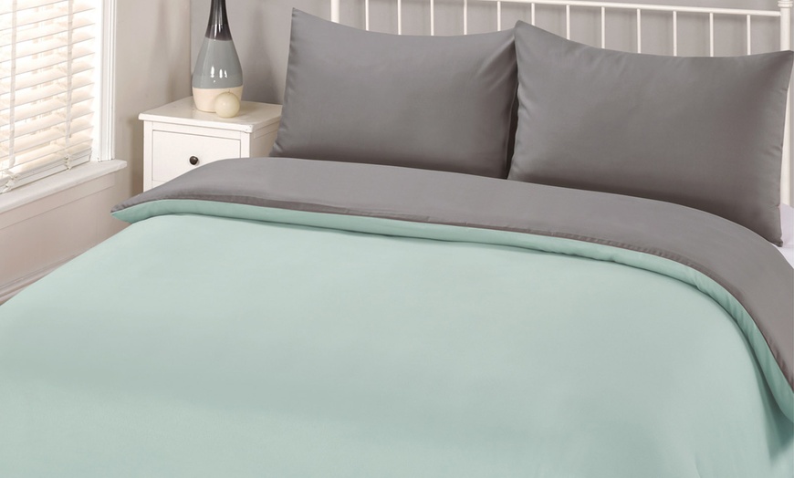 Image 6: Reversible Duvet Set