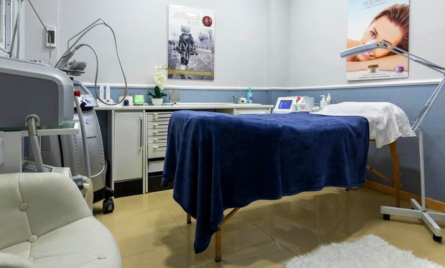 Image 2: Exosomas con dermapen en rostro completo con limpieza facial 