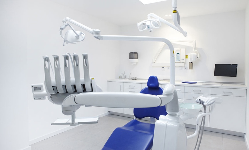 Image 3: Blanqueamiento dental led y limpieza bucal con ultrasonidos y revisión