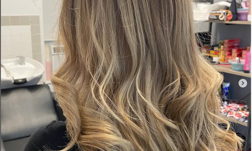 Image 5: 1 Haircut with Partial / Full Highlights, Balayage, or Blond Service 