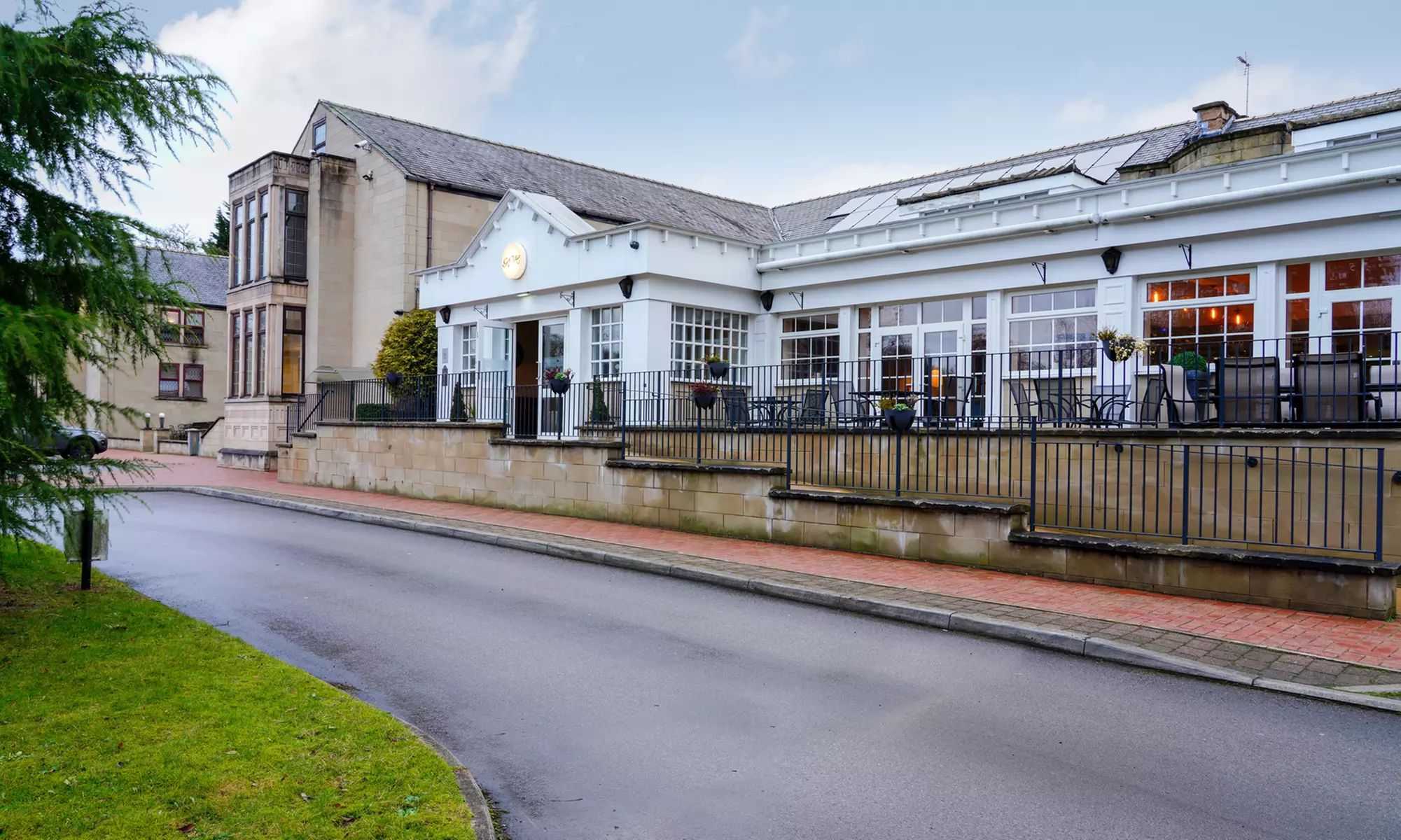 West Yorkshire: Double Room for 2 w/ Breakfast & Dinner, Plus Prosecco