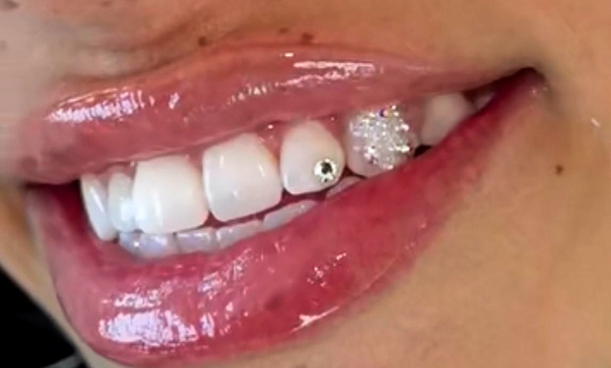 Image 17: Zahnschmuck mit Swarovski®-Kristallen, Lashlifting oder Browlifting