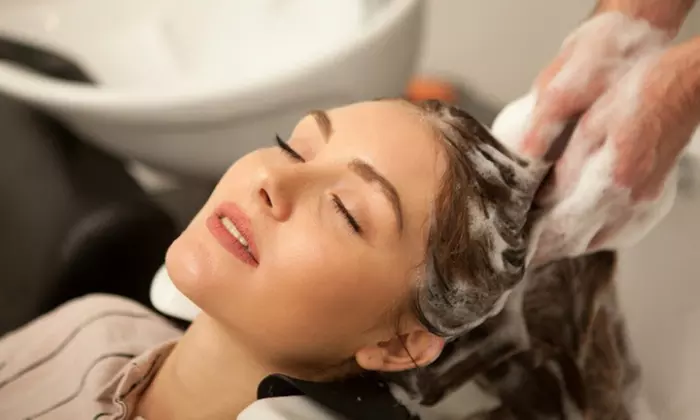 Sesión de peluquería con lavado, corte, tinte o mechas y peinado