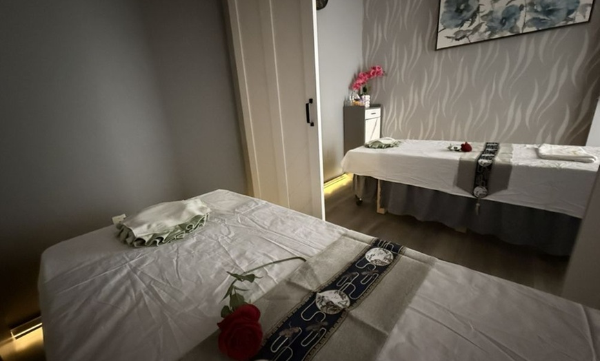 Image 5: VIP Head Spa for One or Couples with Massage on Head, Neck & Shoulders