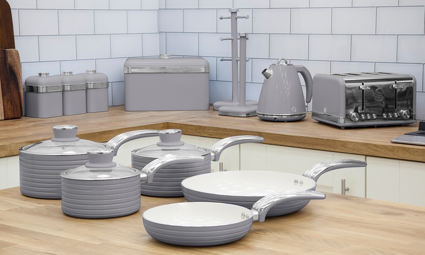 Image 2: Swan 13-Piece Retro Kitchen Set