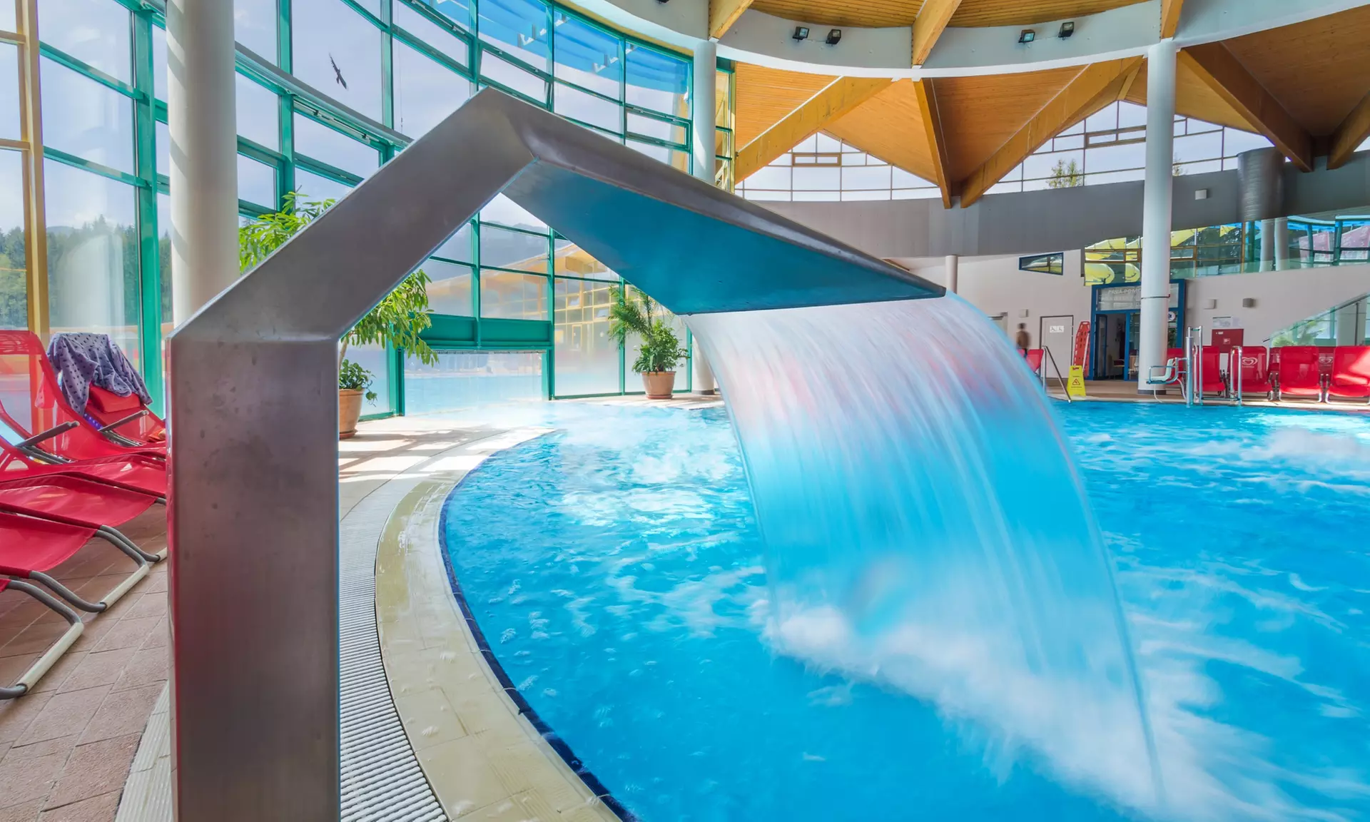 Baseny geotermalne i wodne atrakcje w Aquaparku Meander Oravice