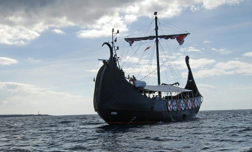 Image 4: Paseo en barco vikingo