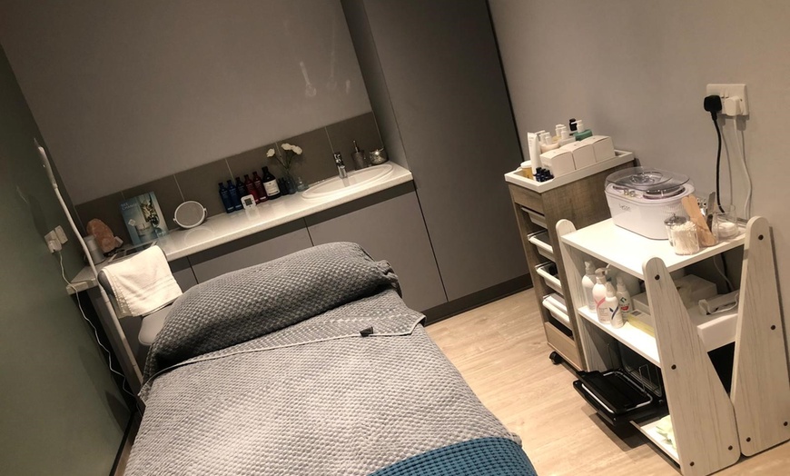 Image 5: Choice of 60 Minutes Elemis Massage with Optional Elemis Facial