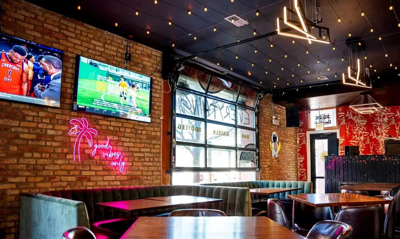 Dig into delicious Pizzas with refreshing drinks and chill vibes