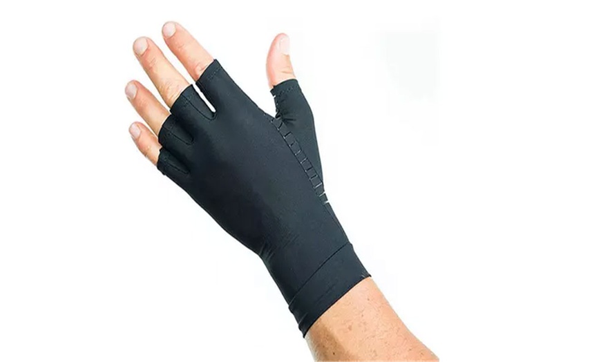 Image 3: Copper-Infused Compression Gloves