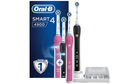 2 spazzolini elettrici Oral B Smart 4 4900 con 2 testine di ricambio CrossAction