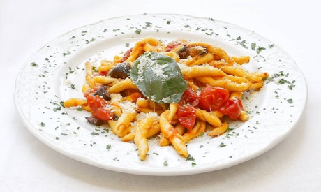 Cena alla carta da 3 o 4 portate e vino per 2 o 4 persone al Ristorante Squisito Le Gourmet (sconto fino a 79%)