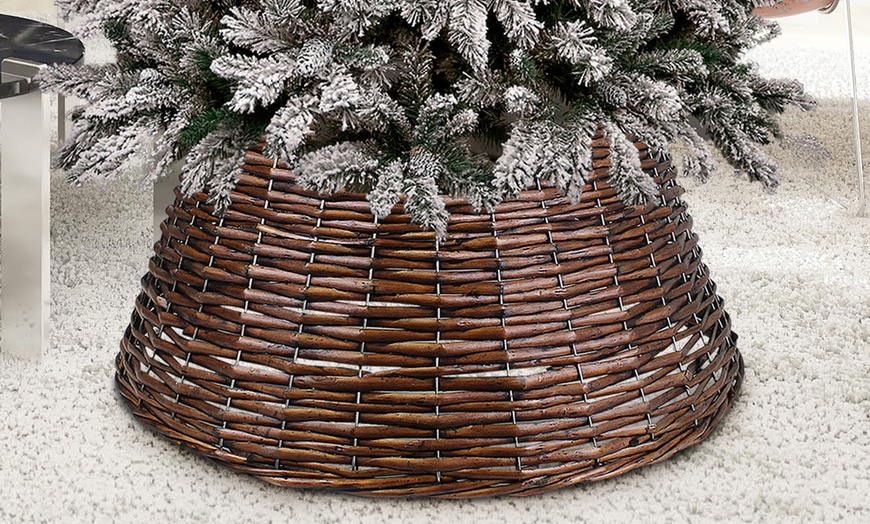 Image 7: Wicker Christmas Tree Skirts