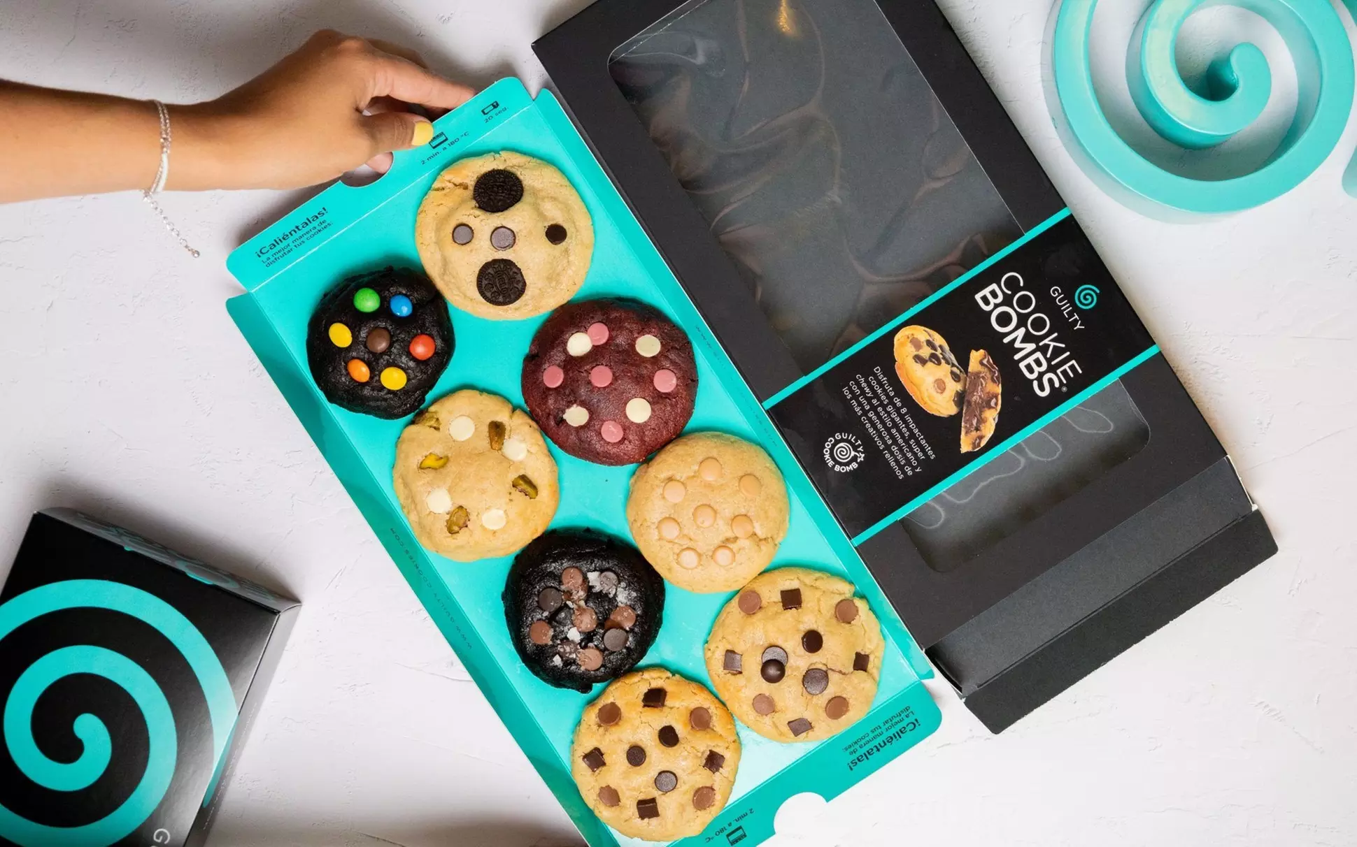 Caja de galletas de estilo americano con cookies clásicas o rellenas