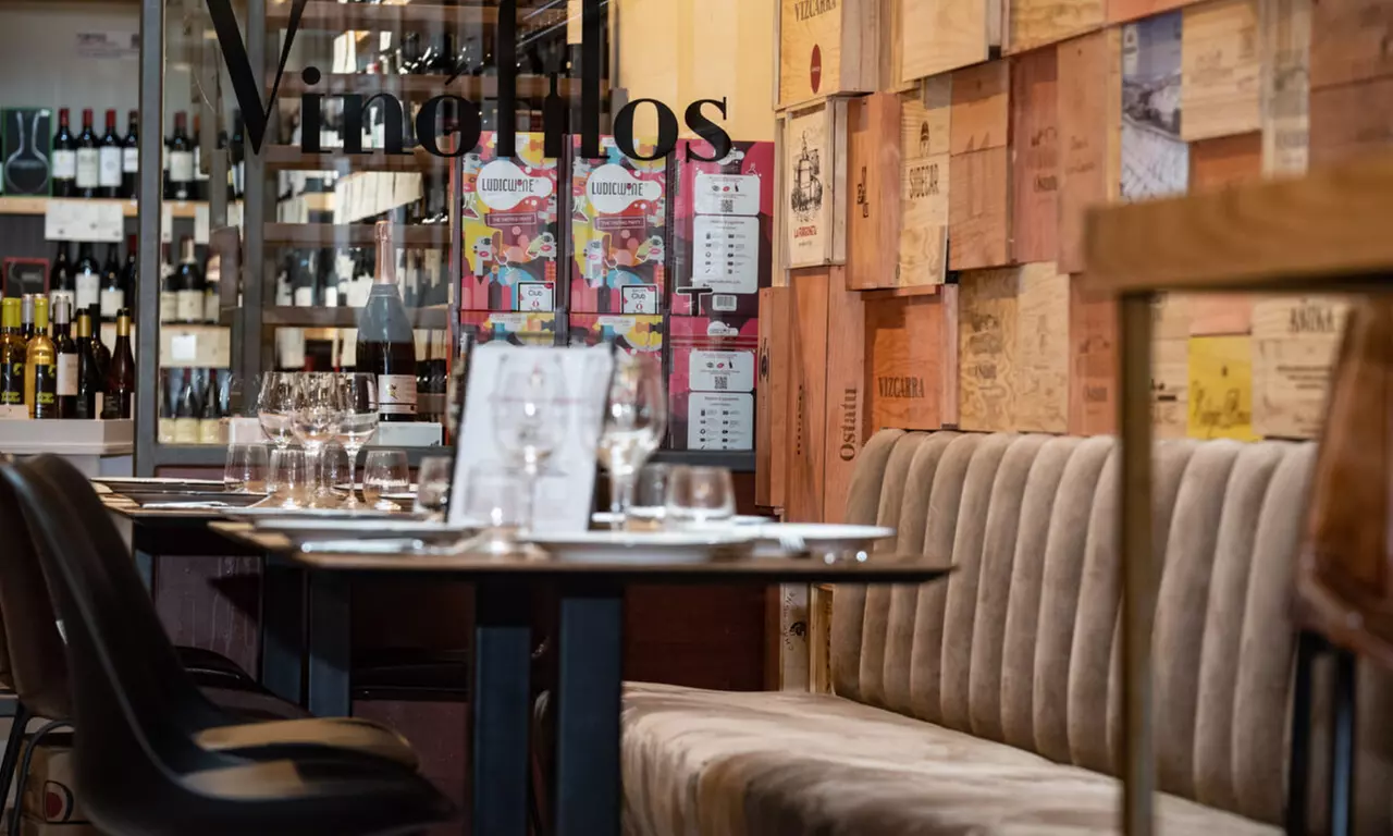 Amantes del vino: degustación de vinos con quesos para 2 o 4 personas