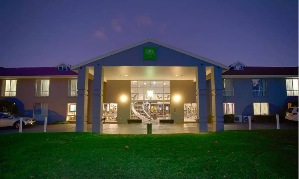 Canberra Getaway: One or Two-Night Stay for Two with Breakfast & Drinks at the Stylish Ibis Styles - Second Medium