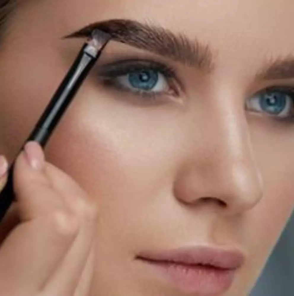 Enhance Your Brows and Lashes with Waxing and Tinting Sessions