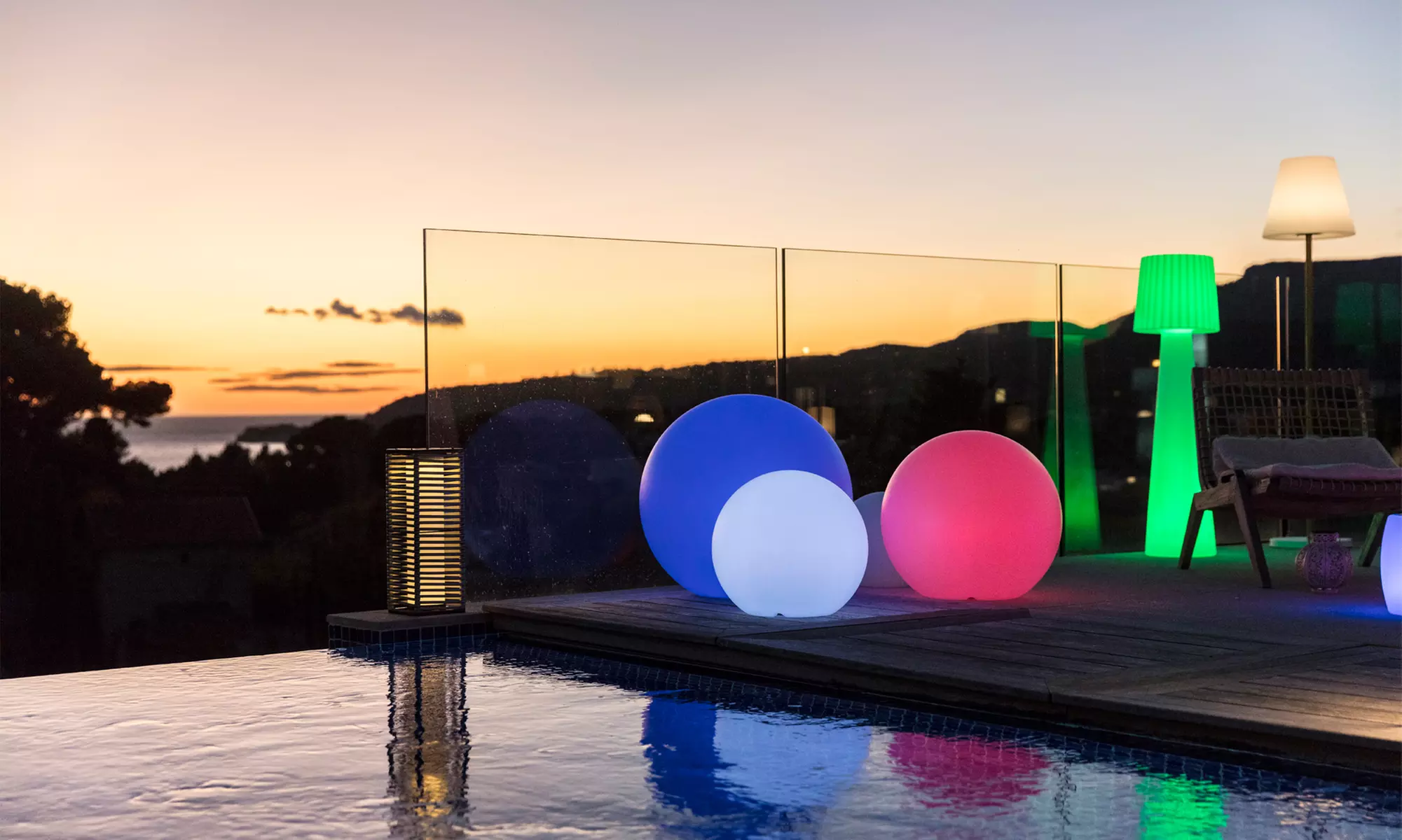 1 ou 2 boules lumineuses ou 1 cube lumineux multicolores Lumisky sans fil avec télécommande - Primary Image