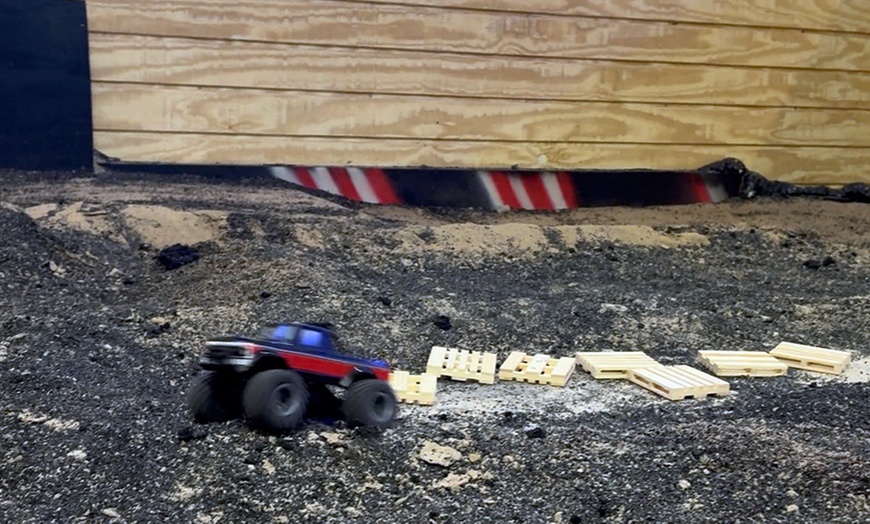 Image 3: RC Sandbox & Tank Battles: Build, Drive, and Crawl Adventures