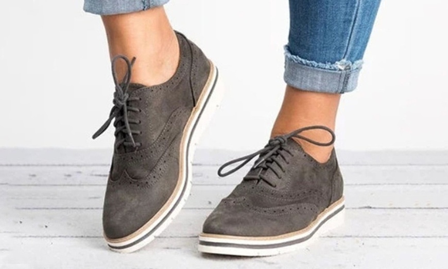 Image 7: Retro-Style Lace-Up Shoes