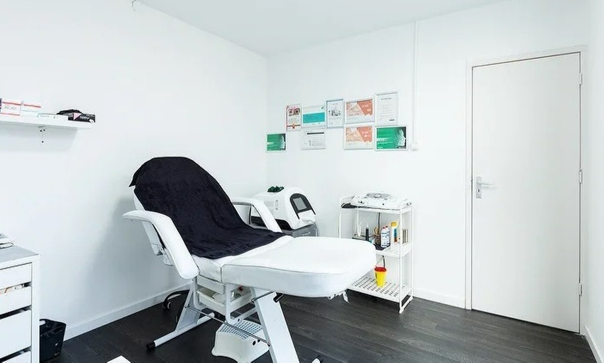 Image 2: Revitaliseer je huid: Microdermabrasie Mesotherapie in Den Haag