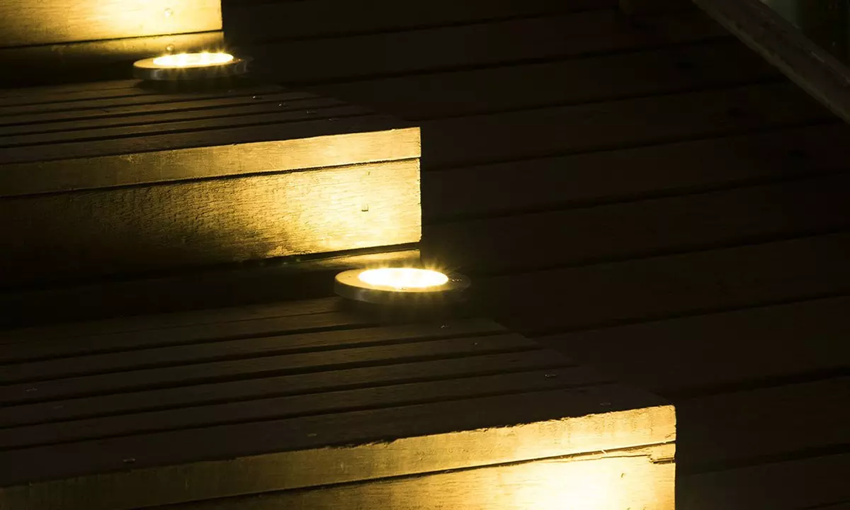 Fino a 10 faretti LED ricaricabili a energia solare