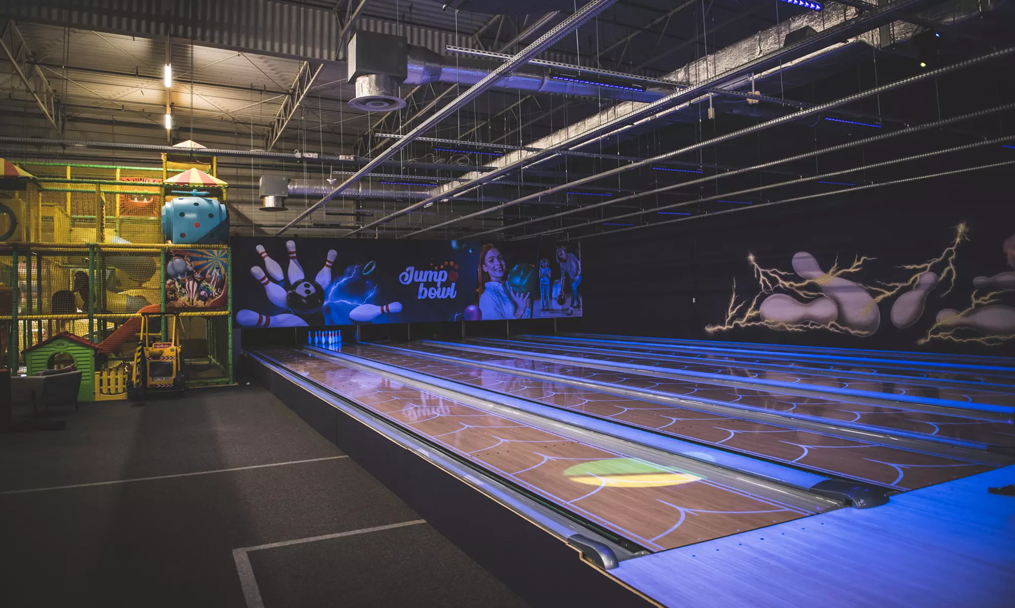 Kręgle dla Całej Rodziny: 6 Torów w Jump Bowl Kalisz!