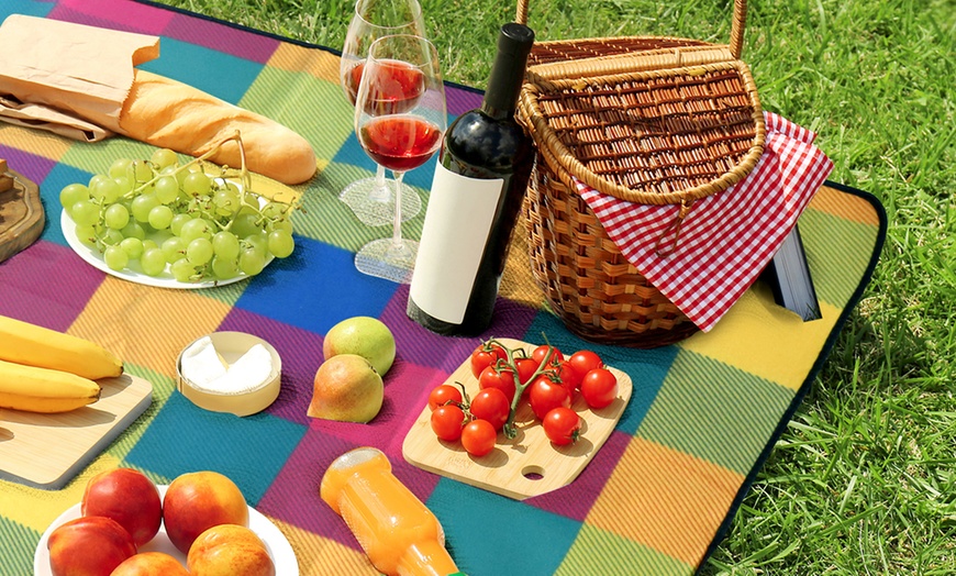 Image 6: Folding Picnic Rug Mat with Carry Handle