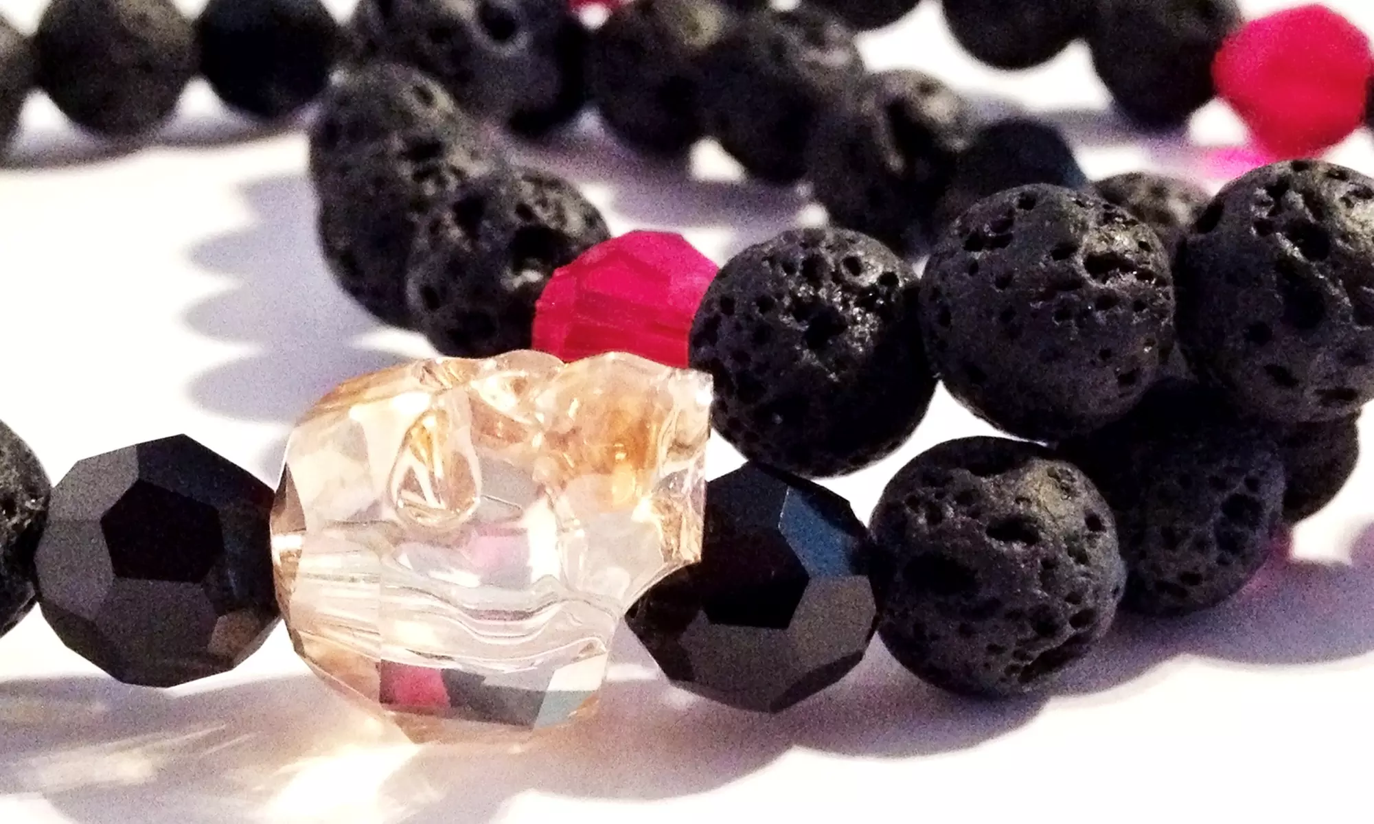 Wertgutschein über 30 € oder 50 € anrechenbar auf das gesamte Parfum- und Schmuck-Sortiment von Red Saphir - Second Medium