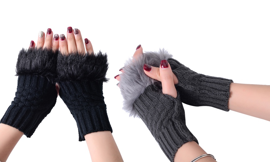 Image 7: Furry Fingerless Gloves