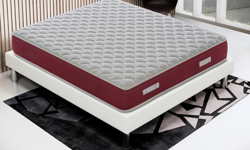 Image 1: Matelas à mémoire et ressorts orthopédiques en gel Materassi e Doghe