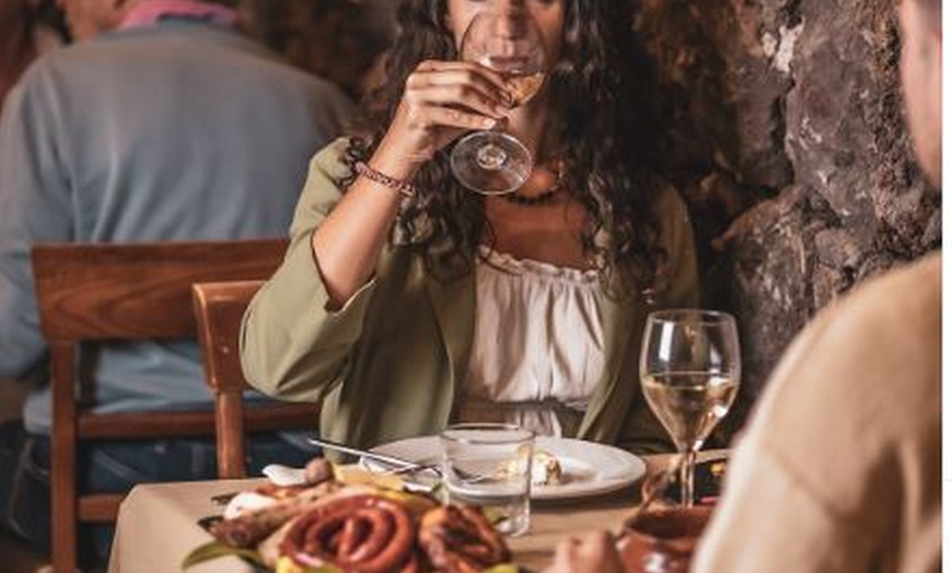 Image 20: Menú comida con visita a bodega con paseo por la finca y cata de vino