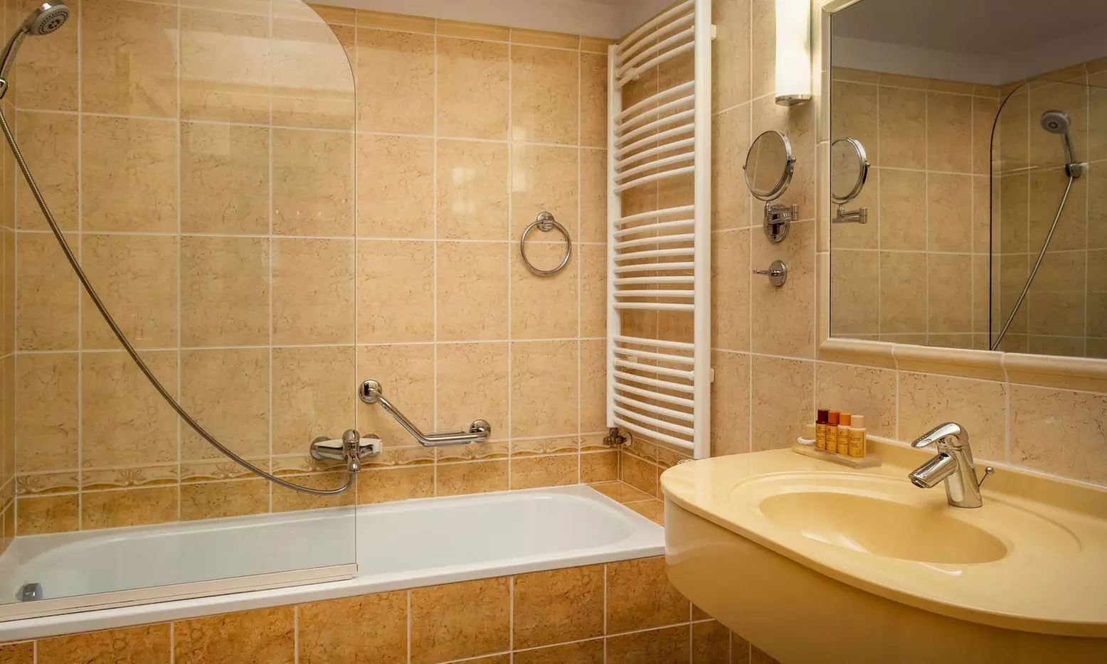 Karlsbad: Doppelzimmer mit Halbpension