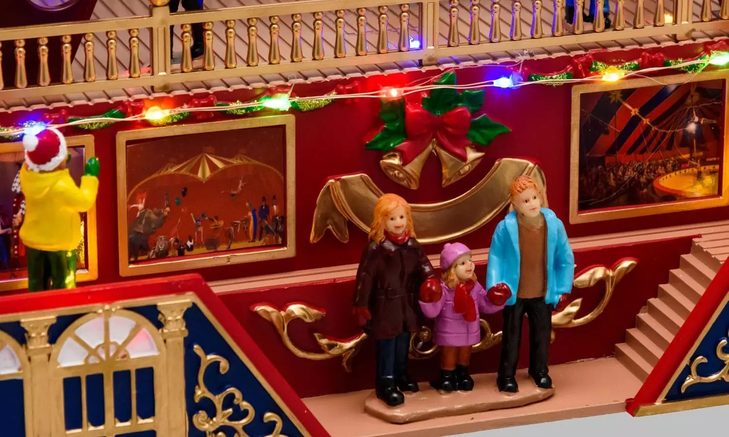 Weihnachtliche Szene mit Musik und Beleuchtung